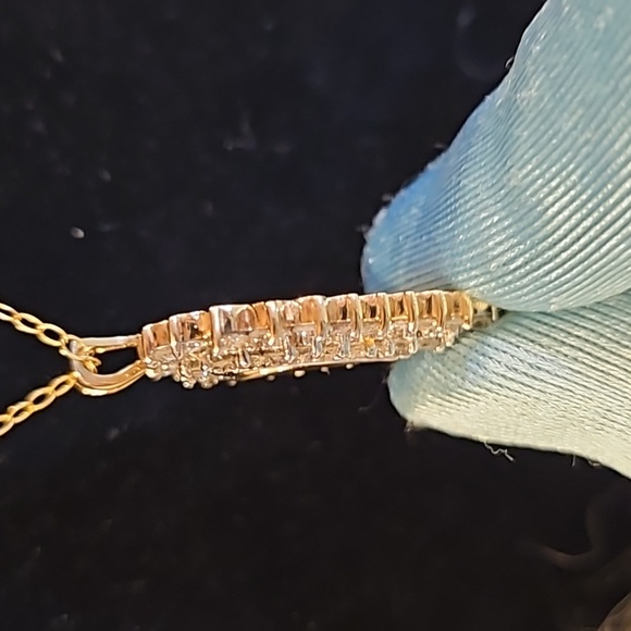 Gorgeous, rare, unique, double layered, natural diamond 14kt gold pendant. - Picture 4 of 5